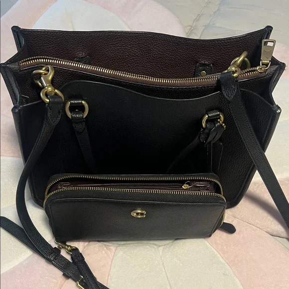 Coach Black Leather Shoulder Bag and Wallet - Picture 6 of 10